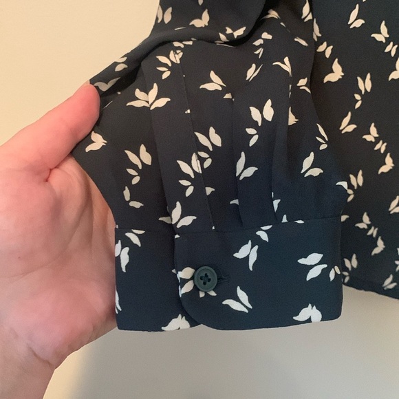 LOFT Butterfly Pattern Dark Green Collared Button Up Long Sleeve Top Size Small - Picture 4 of 7